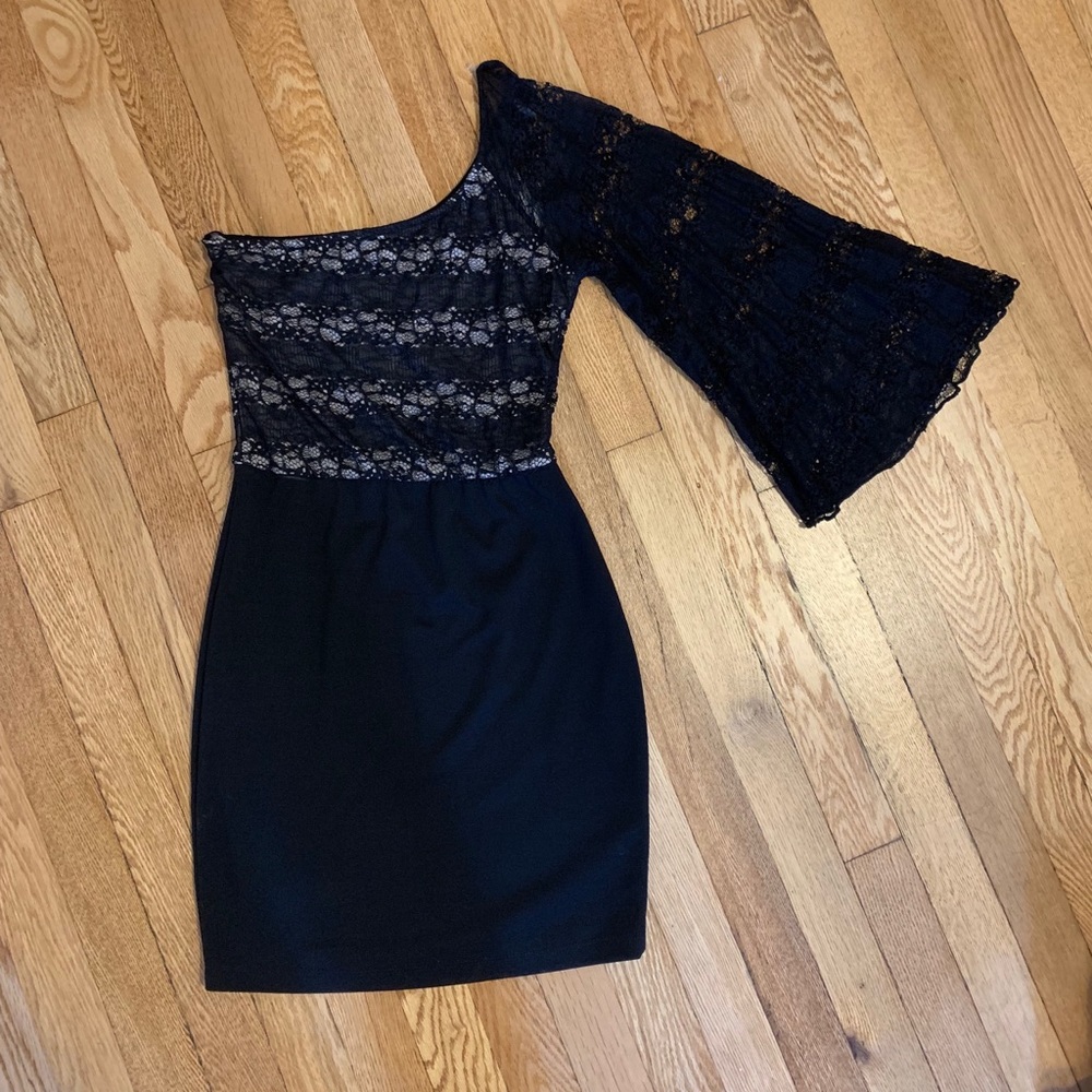 One shoulder fitted bodycon little black dress with lace